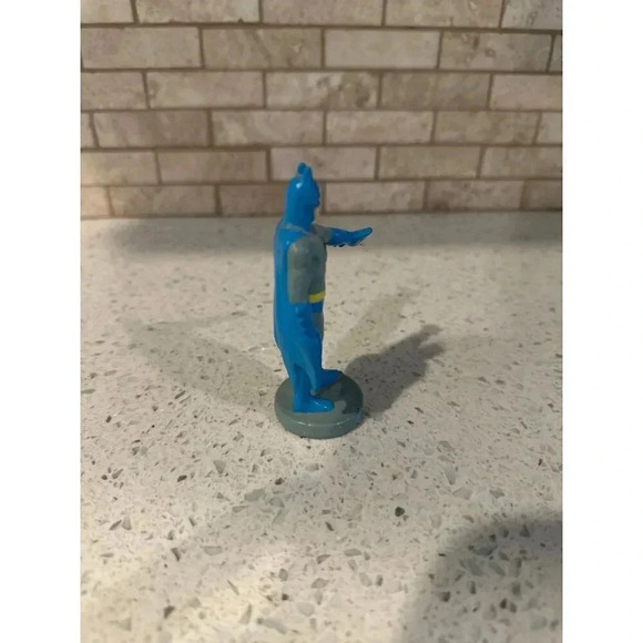 Vintage 1988 DC Comics BATMAN Cake Topper / Figure Blue & Gray Suit 3.5" Tall - Picture 2 of 4